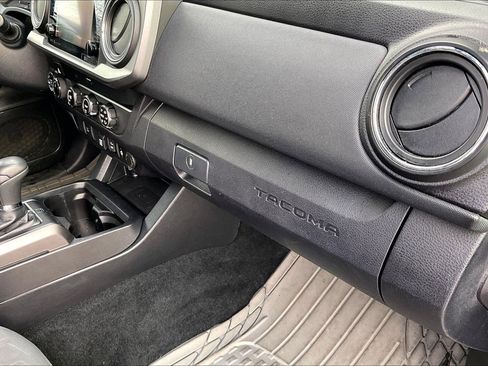 Used 2019 Toyota Tacoma TRD Off-Road image 19