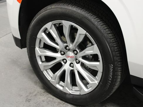 Used 2024 GMC Yukon Denali AWD/4WD image 10