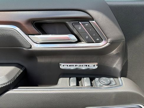 Used 2024 GMC Sierra 1500 Denali AWD/4WD image 21