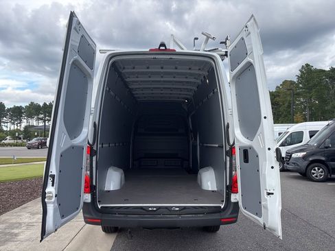 Used 2024 Mercedes-Benz Sprinter 2500 image 13