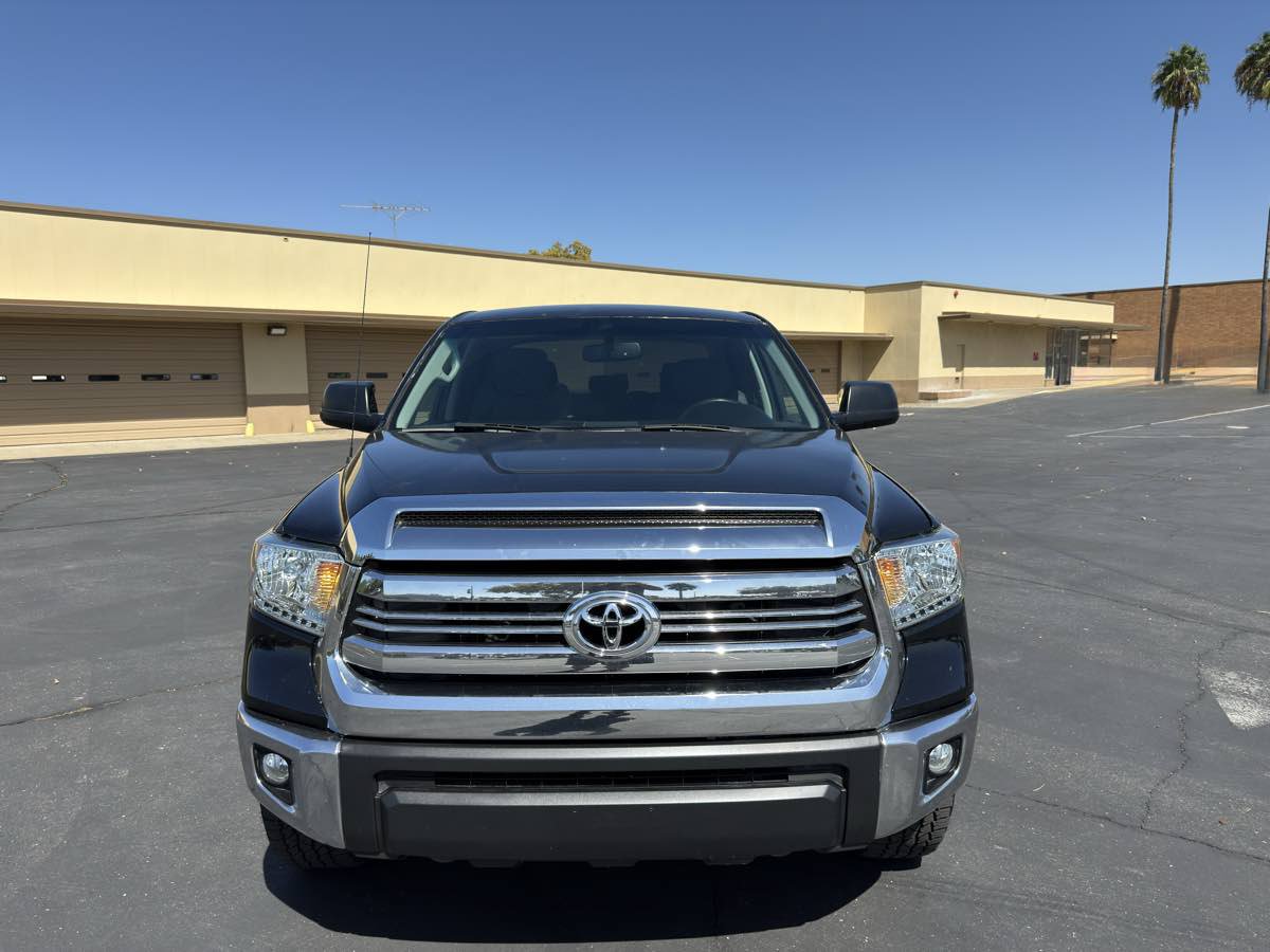 Used 2016 Toyota Tundra SR5 w/ SR5 Upgrade Package AWD/4WD image 2