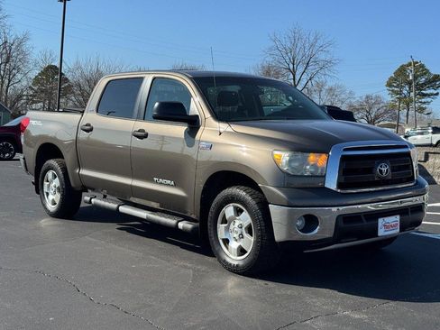 Used 2013 Toyota Tundra 4x4 CrewMax image 2