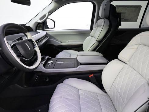 New 2025 Lincoln Navigator L Black Label image 13