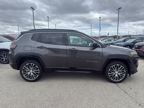 Used 2023 Jeep Compass Limited w/ Elite Group AWD/4WD image 4