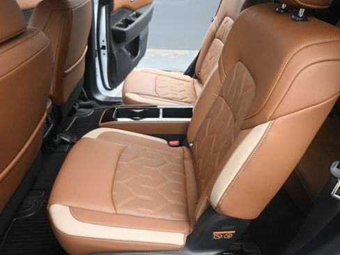 Used 2026 Nissan Pathfinder Platinum FWD image 18