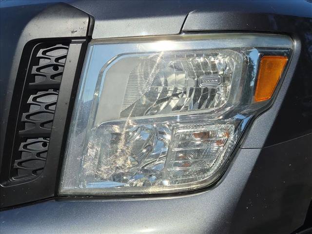 Used 2017 Nissan Titan SV AWD/4WD image 2