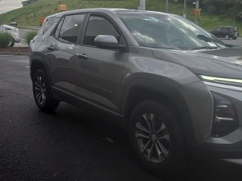 Used 2025 Chevrolet Equinox LT AWD/4WD image 3