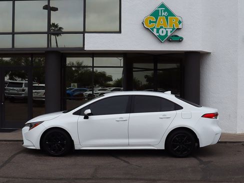 Used 2021 Toyota Corolla LE image 7