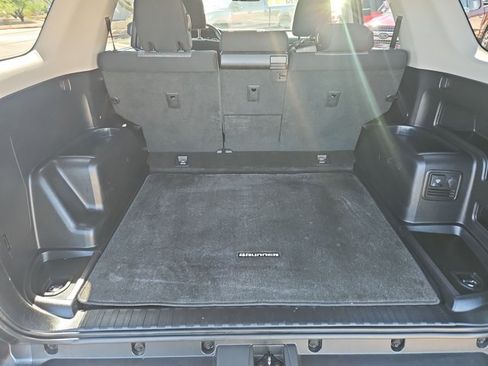 Used 2018 Toyota 4Runner SR5 AWD/4WD image 6