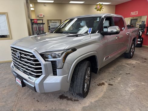 Used 2023 Toyota Tundra Capstone AWD/4WD image 3