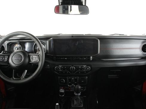 Used 2025 Jeep Wrangler Unlimited Rubicon w/ Convenience Group AWD/4WD image 7