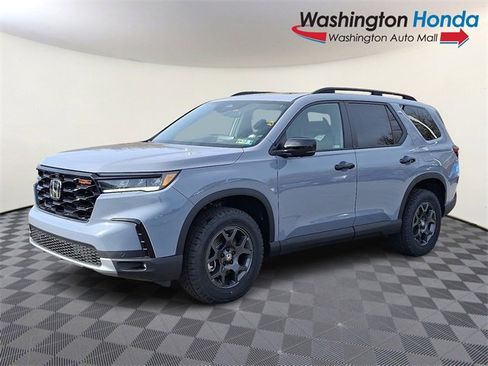 New 2025 Honda Pilot TrailSport image 3