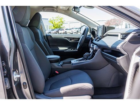 Used 2021 Toyota RAV4 LE AWD/4WD image 11
