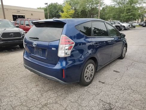 Used 2017 Toyota Prius V Three w/ Carpet Mat Package FWD image 4