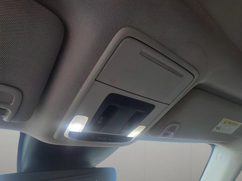 Used 2024 Honda Pilot Touring image 28
