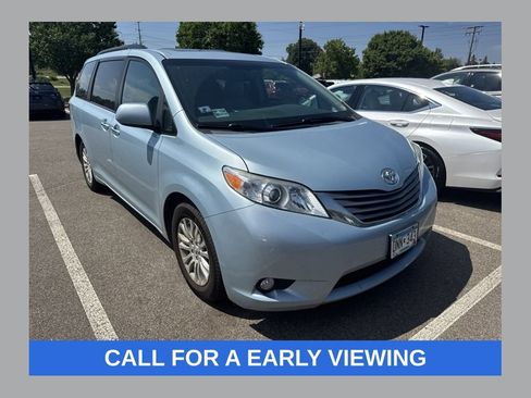 Used 2015 Toyota Sienna XLE Premium FWD image 1