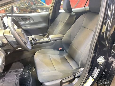 Used 2025 Toyota Prius LE image 35