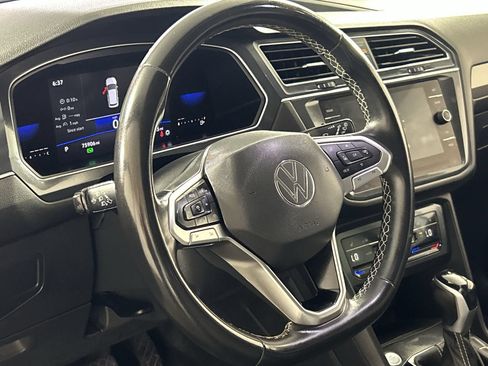 Used 2022 Volkswagen Tiguan SE FWD image 15