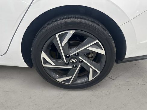 Used 2025 Hyundai Elantra SEL FWD image 14