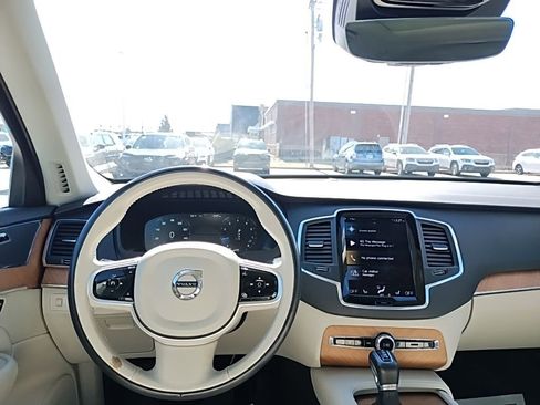 Used 2022 Volvo XC90 T6 Momentum image 27