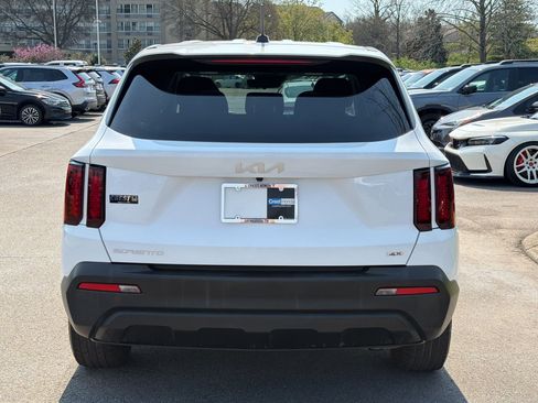 Used 2023 Kia Sorento LX image 10