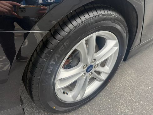Used 2018 Ford Fusion SE w/ Fusion SE Technology Package FWD image 28