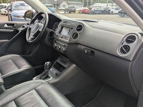 Used 2013 Volkswagen Tiguan SEL AWD/4WD image 37