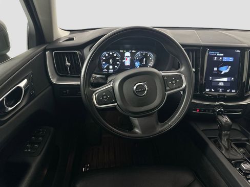 Used 2018 Volvo XC60 T6 Momentum w/ Convenience Package image 24