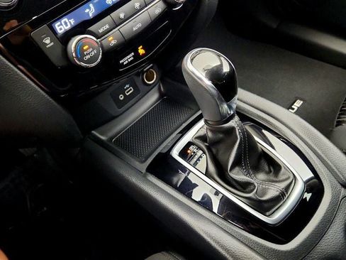 Used 2018 Nissan Rogue SV w/ Premium Package AWD/4WD image 15