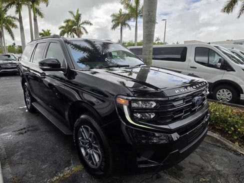 Used 2025 Ford Expedition Active image 2