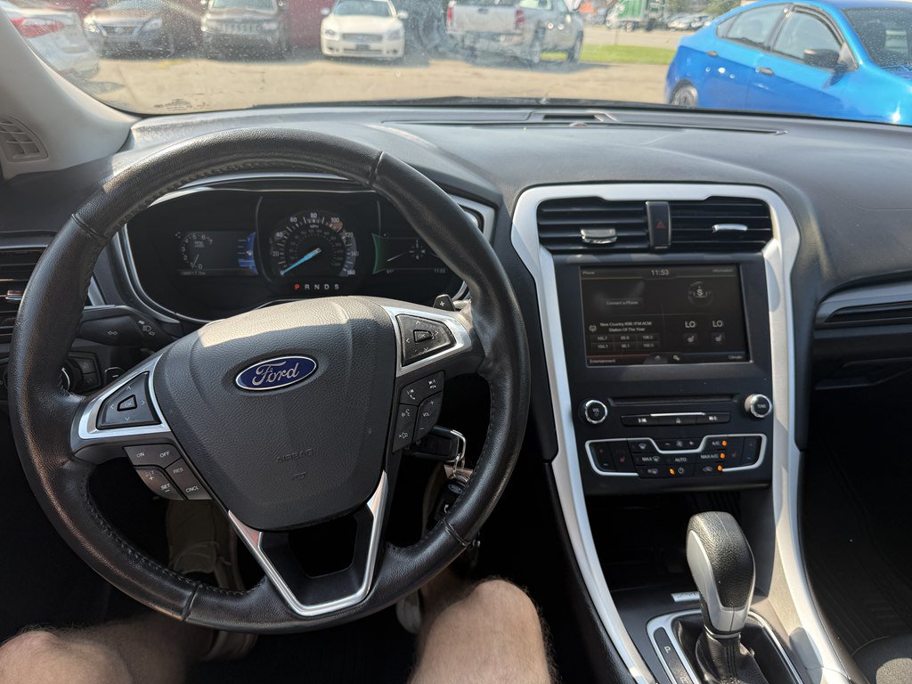 Used 2016 Ford Fusion SE FWD image 17
