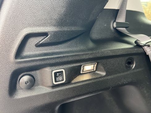 Used 2023 Jeep Grand Cherokee L Limited w/ Luxury Tech Group II image 15