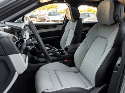 Certified 2026 Porsche Cayenne S AWD/4WD image 5