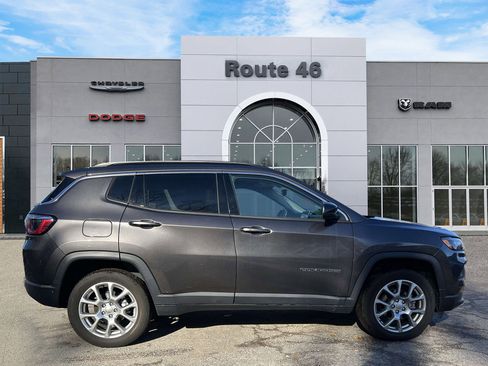 Used 2022 Jeep Compass Latitude image 6