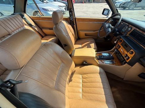 Used 1987 Jaguar XJ6 RWD image 2