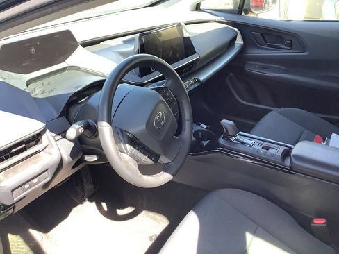 Used 2025 Toyota Prius LE FWD image 2