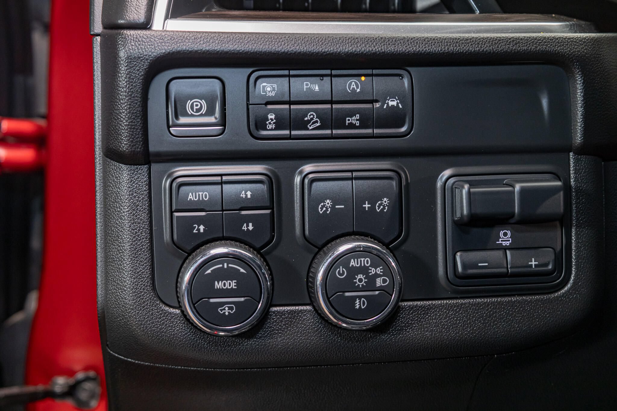 Used 2025 Chevrolet Tahoe Z71 w/ Z71 Off-Road Package AWD/4WD image 17