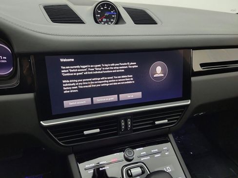 Used 2023 Porsche Cayenne Coupe image 10