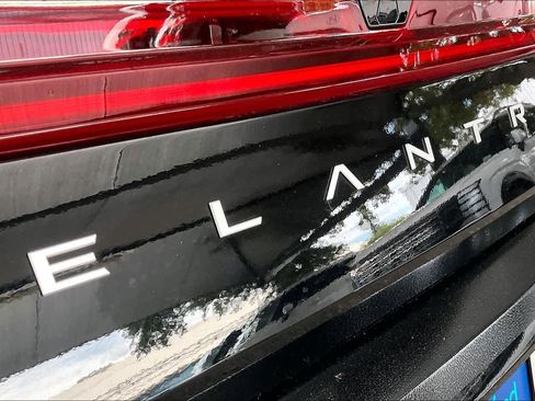 Certified 2025 Hyundai Elantra Limited FWD image 10