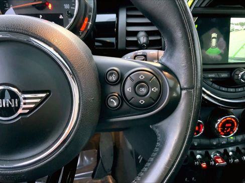 Used 2019 MINI Cooper 4-Door Hardtop w/ Premium Package image 24