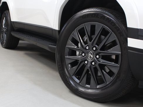 Used 2024 Lexus GX 550 w/ Cold Area Package AWD/4WD image 20