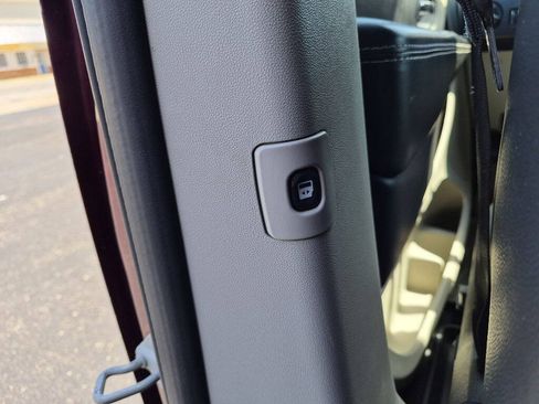 Used 2018 Dodge Grand Caravan SXT FWD image 30