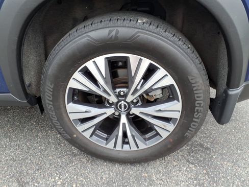 Used 2023 Nissan Rogue SV w/ SV Premium B Package AWD/4WD image 9