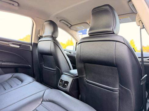 Used 2018 Ford Fusion SE w/ Equipment Group 602A FWD image 20