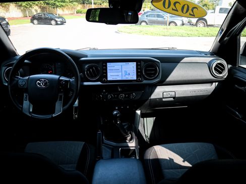 Used 2020 Toyota Tacoma TRD Off-Road AWD/4WD image 27