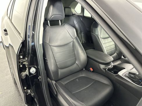 Used 2022 Toyota RAV4 XLE Premium image 27