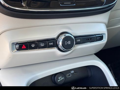 Used 2024 Volvo XC40 B5 Plus w/ Protection Package Premier image 24