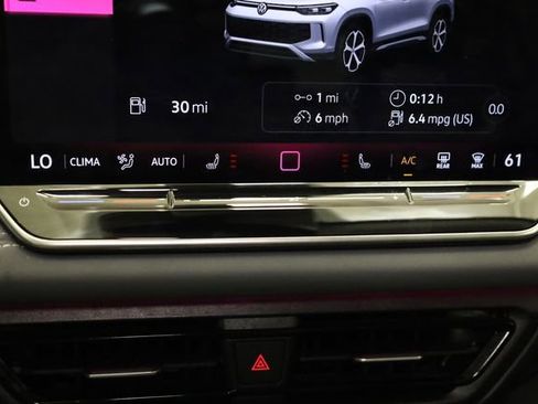 Used 2025 Volkswagen Tiguan SE FWD image 23