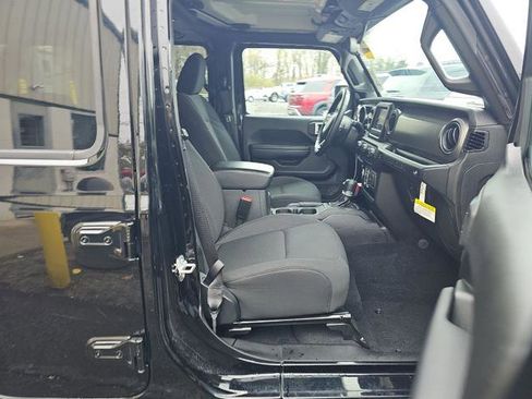 Used 2023 Jeep Wrangler Unlimited w/ Cold Weather Group image 11