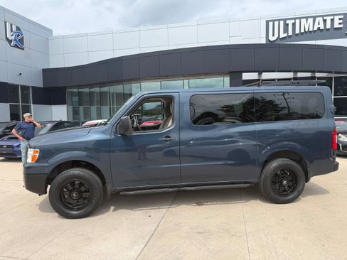 Used 2019 Nissan NV 3500 SL RWD image 1
